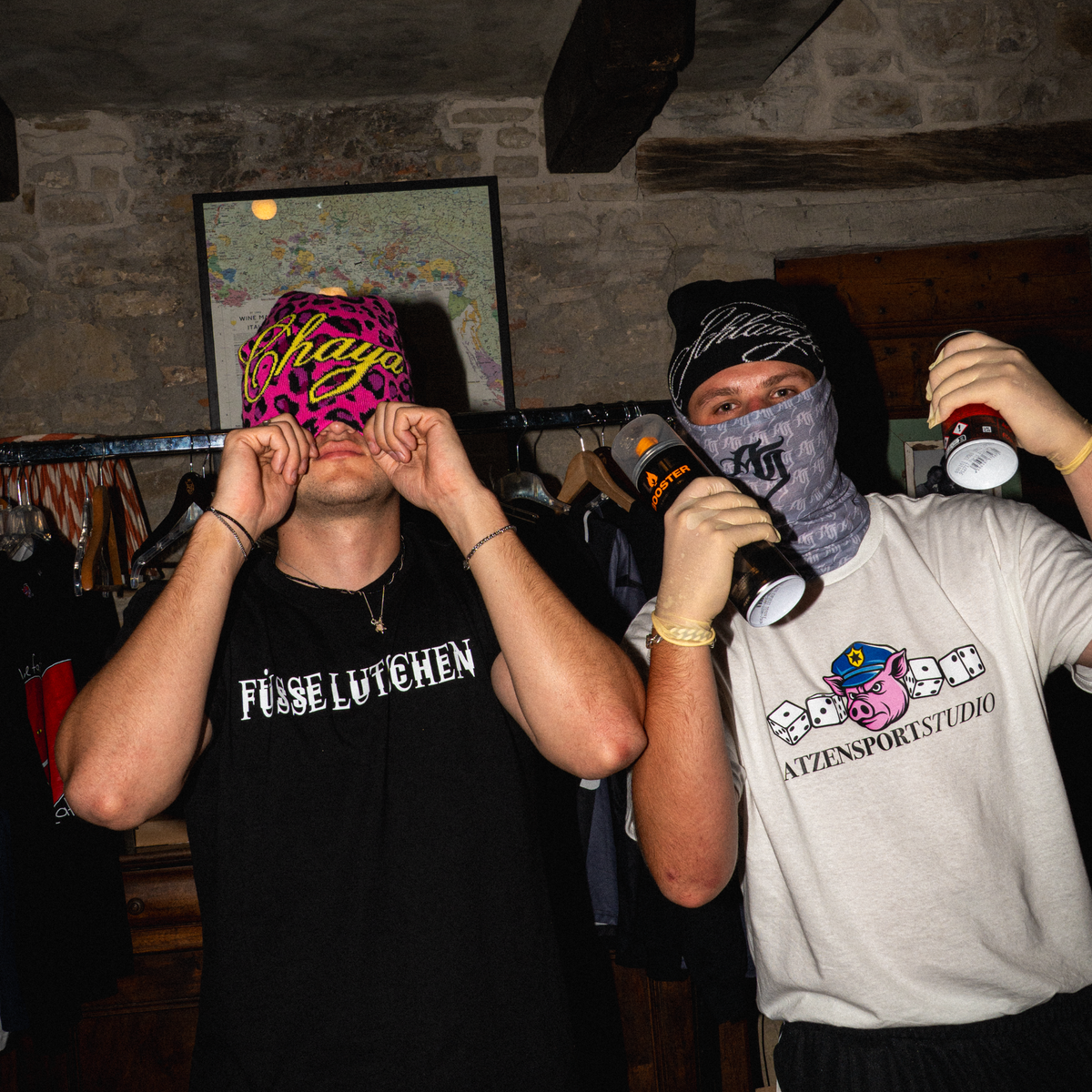 ACAB bunt T-Shirt von ATZENSPORT in Weiß, getragen