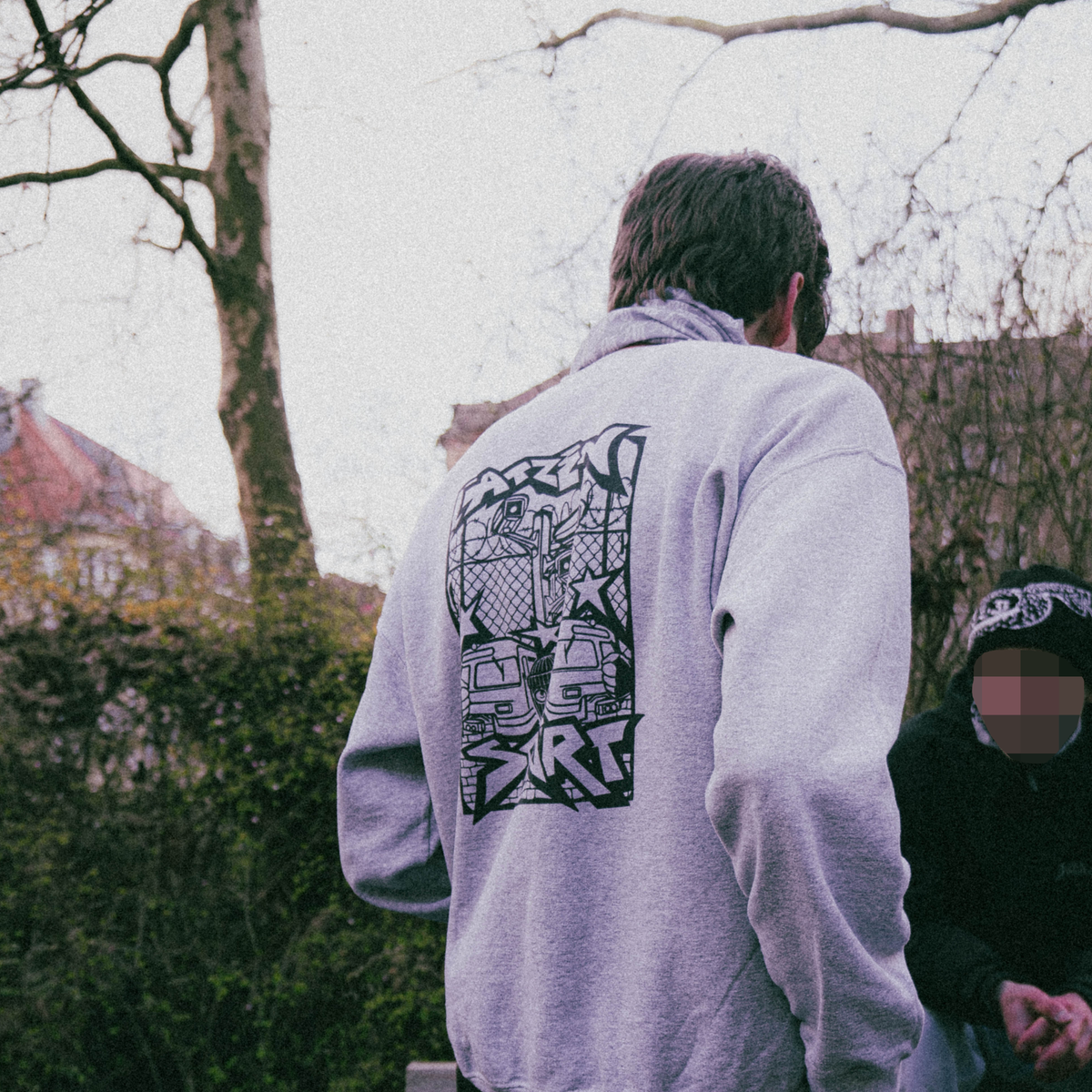 Jefer Sweater von ATZENSPORT in Grau, getragen
