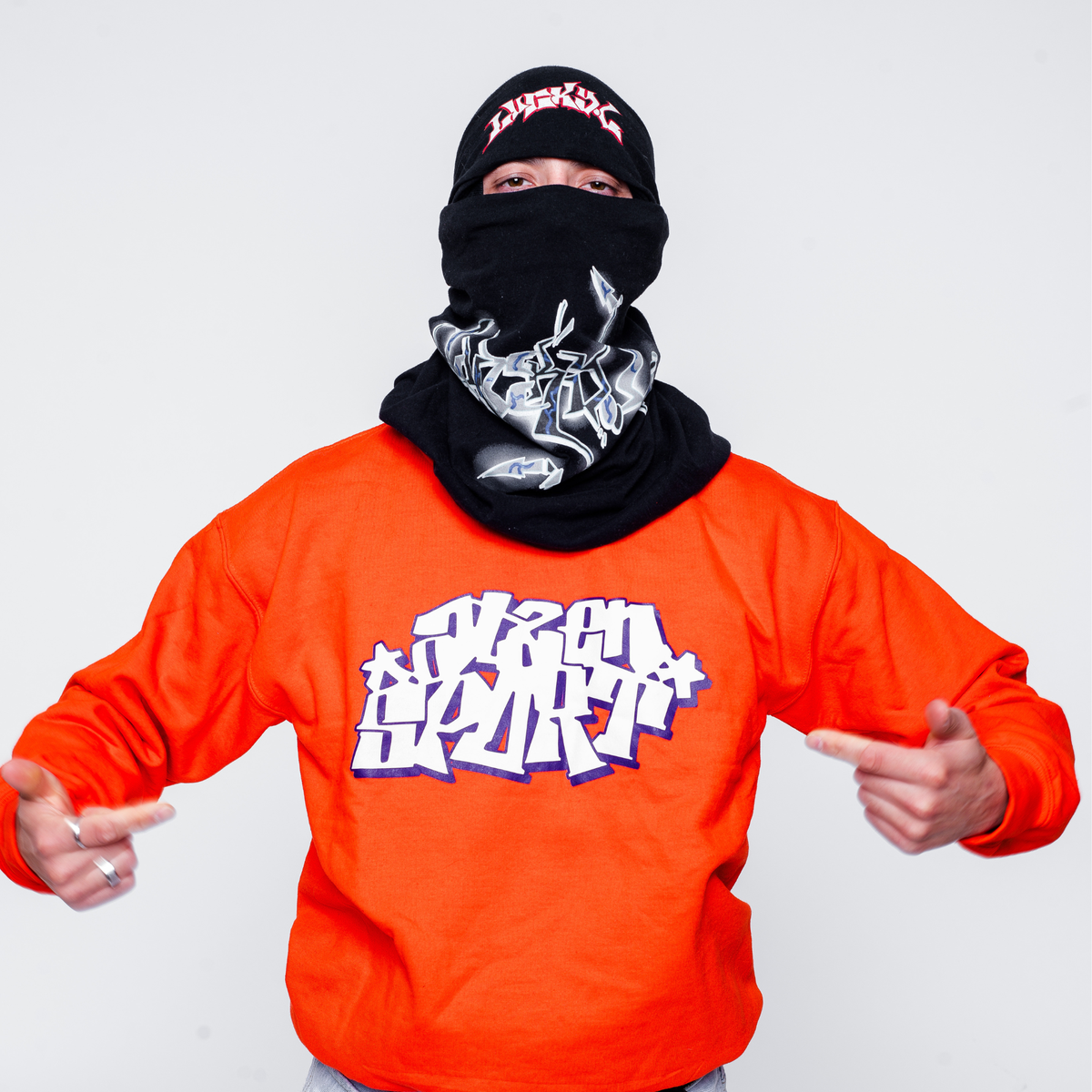 Macs Sweater von ATZENSPORT in Orange, getragen