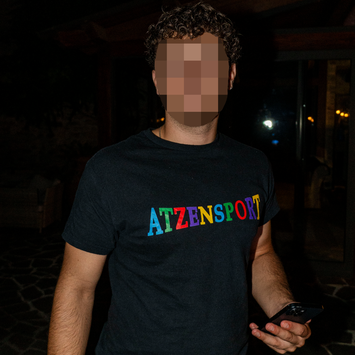 Richie T-Shirt von ATZENSPORT in Schwarz, getragen