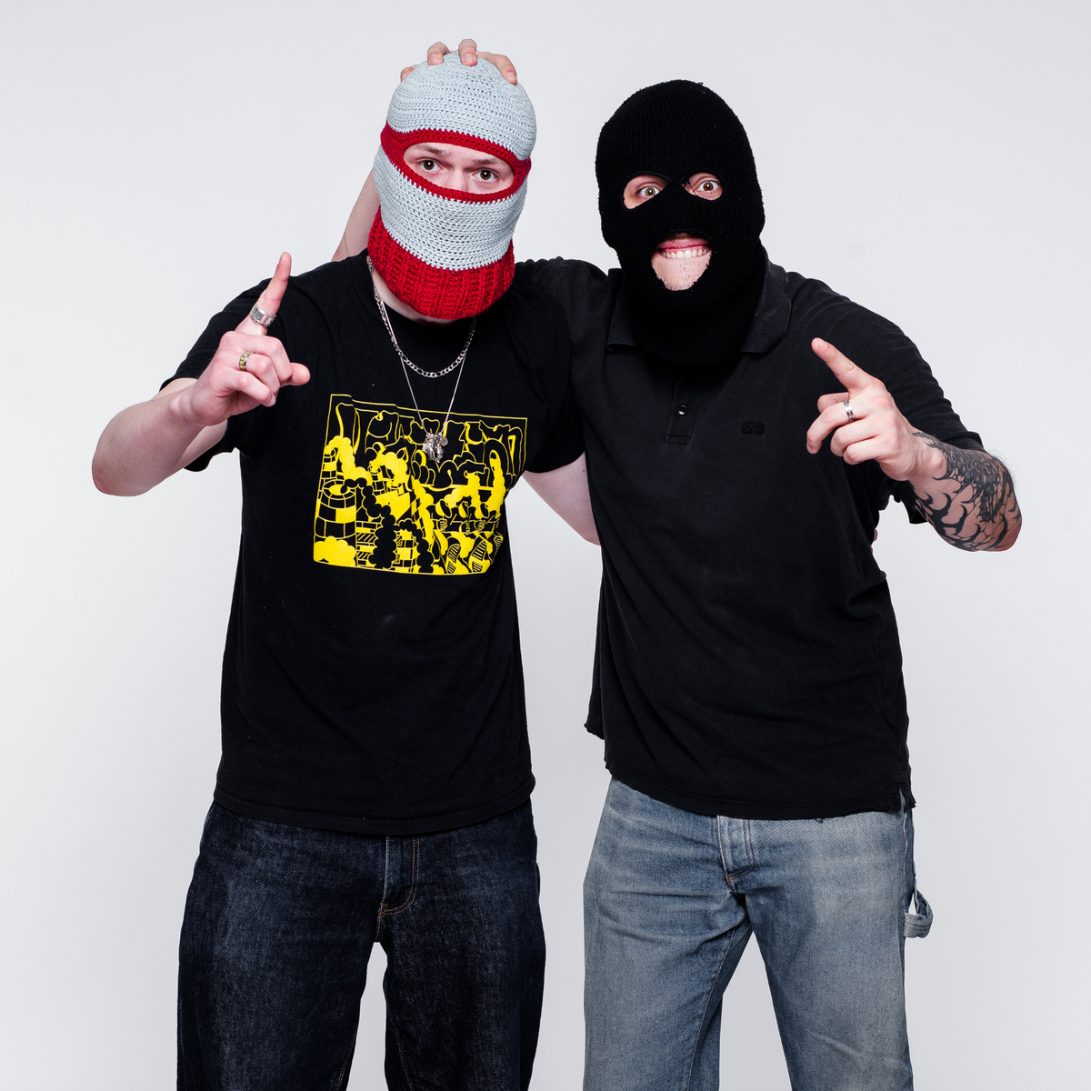 Vacation T-Shirt von ATZENSPORT in Schwarz mit gelbem Motiv, getragen