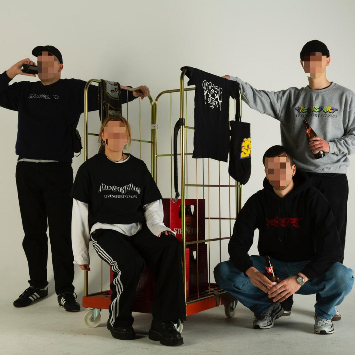 Gruppenfoto mit Kleidung von ATZENSPORT