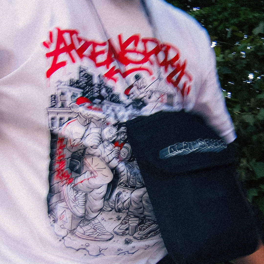 ATZENSPORT x Jonas Cozone T-Shirt in Weiß, getragen